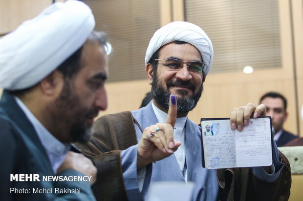 Final day of registration for parl. elections in Qom