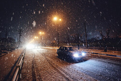 بارش شدید برف در دماوند/دستگاه های خدمات رسان آماده باش هستند