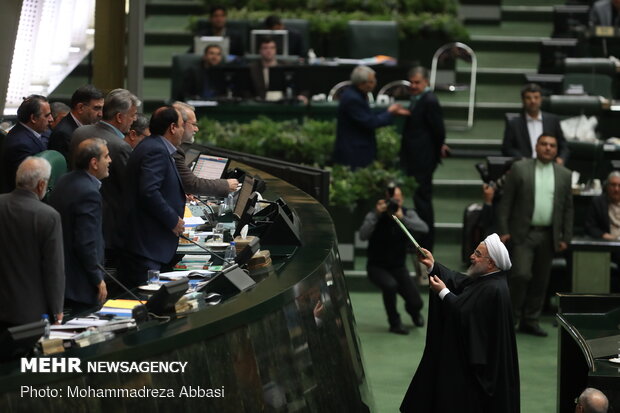 Rouhani submits next year’s budget bill to Parl.