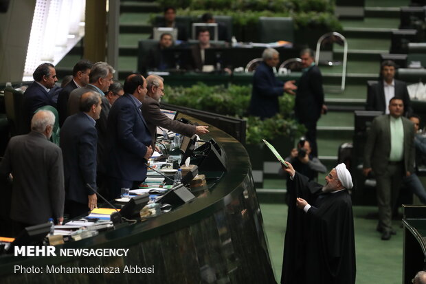 Rouhani submits next year’s budget bill to Parl.