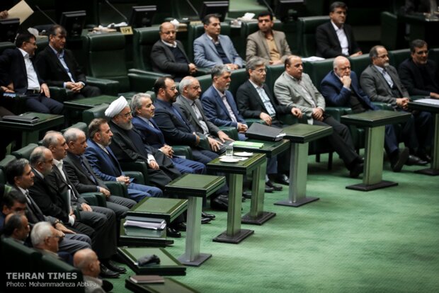 Rouhani submits budget bill to parliament