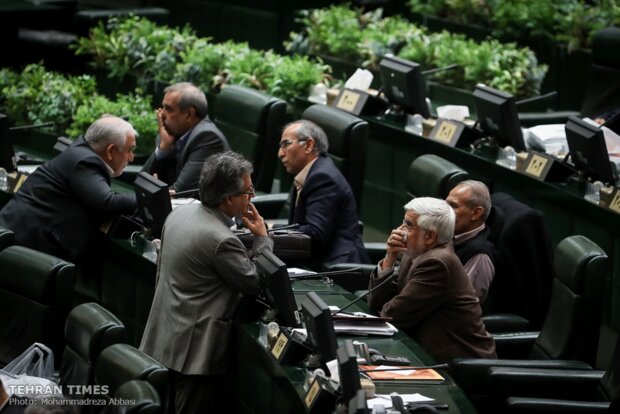 Rouhani submits budget bill to parliament