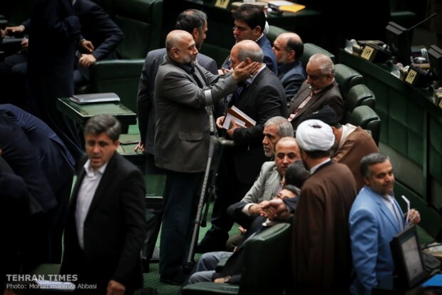 Rouhani submits budget bill to parliament