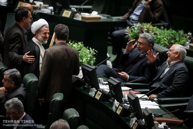 Rouhani submits budget bill to parliament