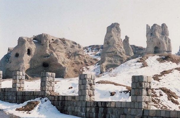 قلعه ای ۶۰۰۰ ساله خفته در خاک بی توجهی/تبدیل یالدور به زباله گاه