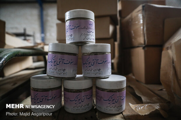کشف انبار داروهای غیر بهداشتی و غیرمجاز گیاهی