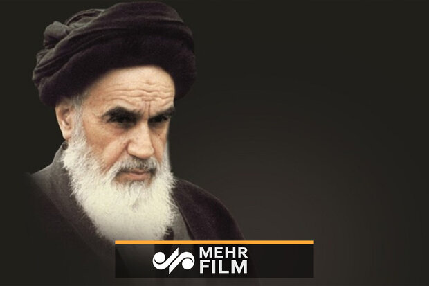 امام خمینی(ره): دشمن از داخل ما را می‌پوساند و توطئه می‌کند