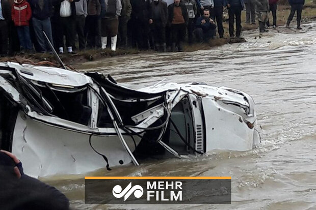 Sularda mahsur kalan vatandaşlar kurtarıldı!