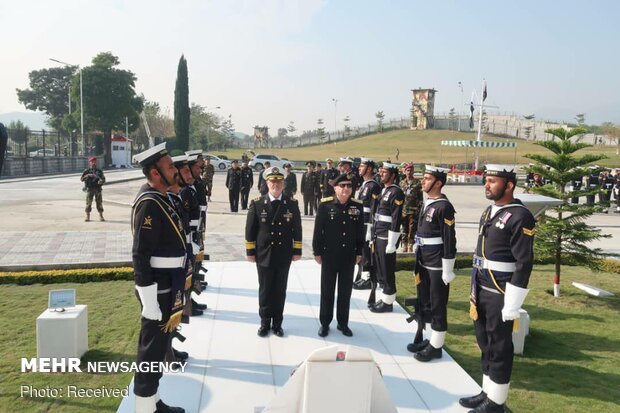 Meeting of Iranian, Pakistani navy chiefs