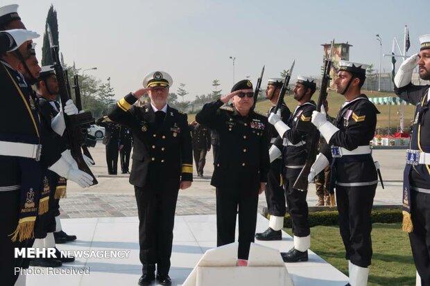 Meeting of Iranian, Pakistani navy chiefs