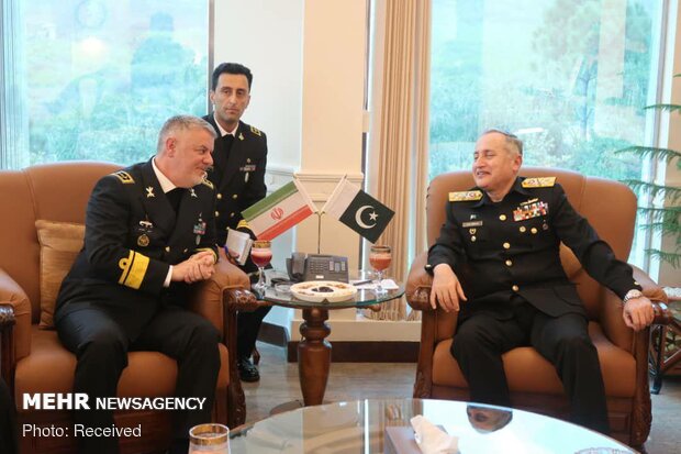 Meeting of Iranian, Pakistani navy chiefs