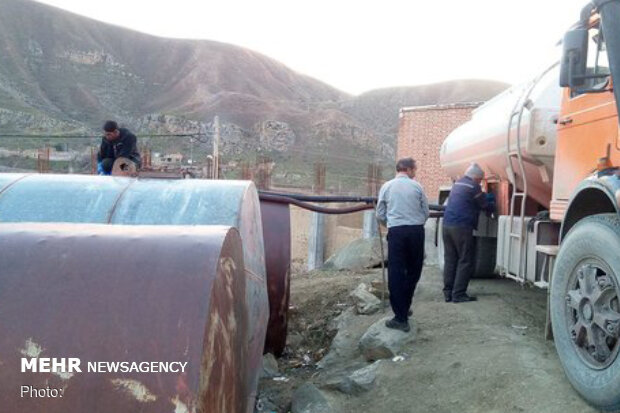 توزیع محموله های سوخت بین سیل زدگان شرق هرمزگان آغازشد  توزیع محموله های سوخت بین سیل زدگان شرق هرمزگان آغازشد