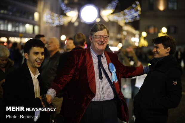 İngiltere'de sandıktan Boris Johnson çıktı