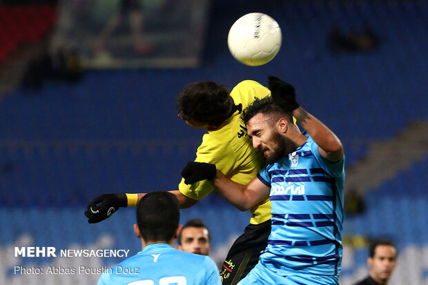 مباراة بين فريقي "سباهان اصفهان" و " بيكان طهران" 
