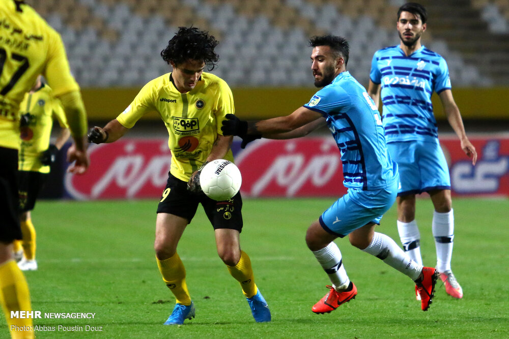 Sepahan move top of IPL table - Tehran Times