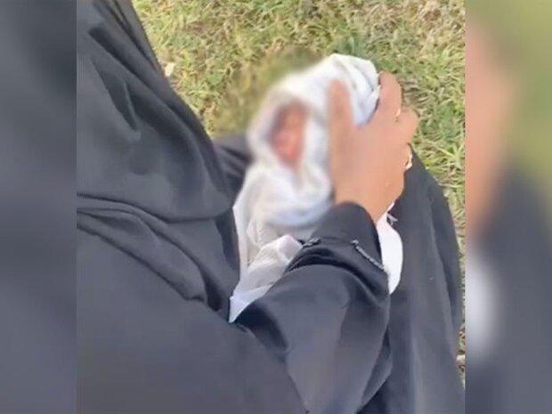 متحدہ عرب امارات میں واش روم سے لاوارث نوزائیدہ بچہ برآمد متحدہ عرب امارات میں واش روم سے لاوارث نوزائیدہ بچہ برآمد