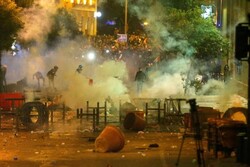 اعتراضات خشونت بار در لبنان به سومین شب متوالی کشیده شد