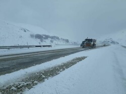 محورهای کوهستانی مازندران برفی است