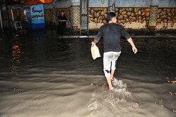 بارش باران موجب آبگرفتگی در اهواز شد