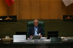 نائب ايراني يكشف عن توجيه انذار للسفير البريطاني لدى طهران