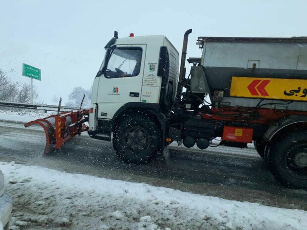 ۲۳۰۰ کیلومتر از محورهای آذربایجان غربی برف‌روبی شد