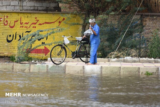 دو روز بعد از بارندگی آبادان همچنان غرق در آب