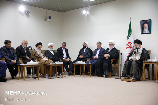 Leader receives officials of commemoration ceremony of late ‘Ayatollah Ta’alohi’