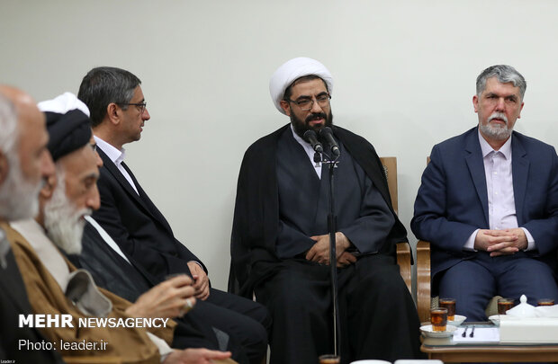 Leader receives officials of commemoration ceremony of late ‘Ayatollah Ta’alohi’