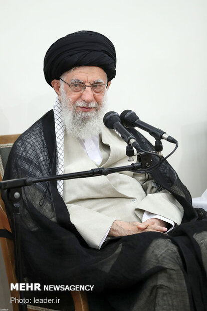 Leader receives officials of commemoration ceremony of late ‘Ayatollah Ta’alohi’