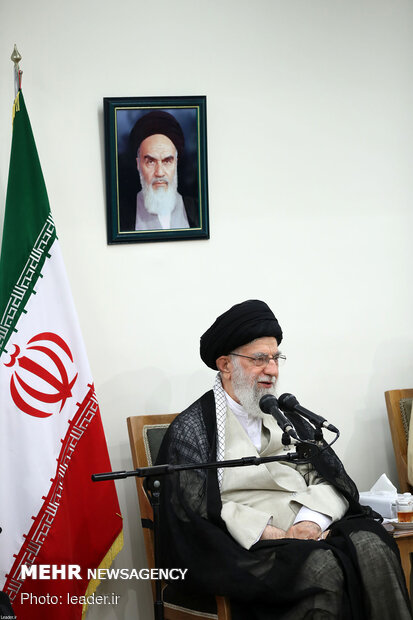 Leader receives officials of commemoration ceremony of late ‘Ayatollah Ta’alohi’