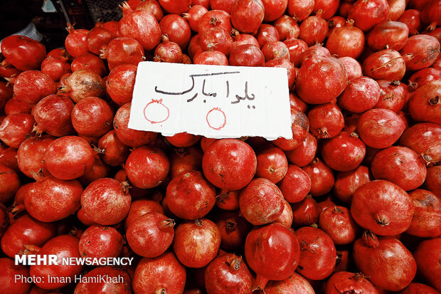 رونق بازار خرید شب یلدا در همدان