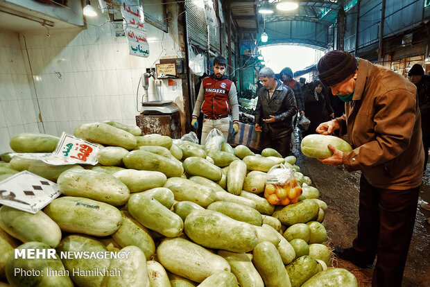 رونق بازار خرید شب یلدا در همدان