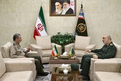 IRGC chief meets with army forces’ cmdr.