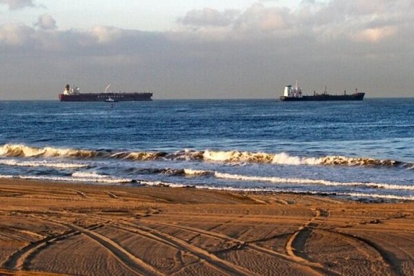 سعودی‌ها همچنان کشتی‌های حامل مواد غذایی و نفتی را توقیف می‌کنند