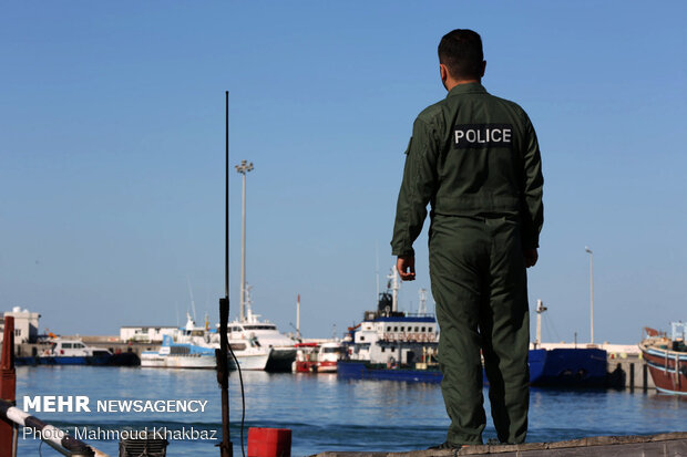 Maritime guards seize 44,000 liters of smuggled fuel in S. Iran