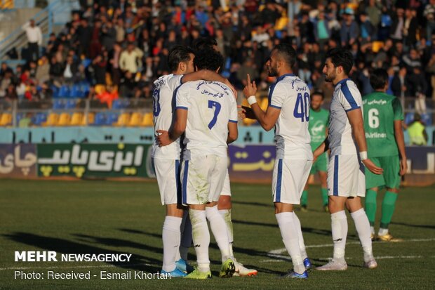 دیدار تیم های فوتبال گل گهر سیرجان و ماشین سازی تبریز