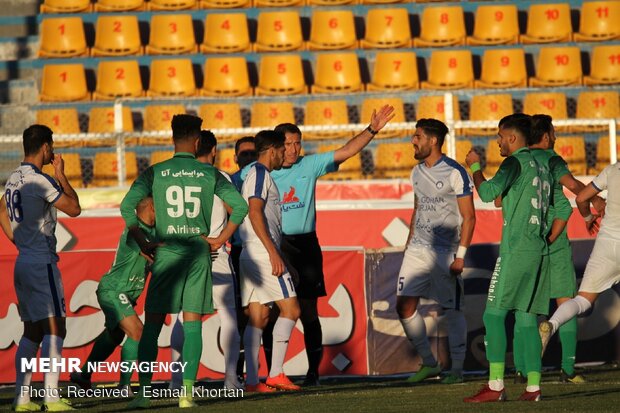 دیدار تیم های فوتبال گل گهر سیرجان و ماشین سازی تبریز