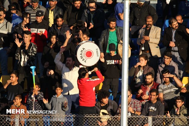 دیدار تیم های فوتبال گل گهر سیرجان و ماشین سازی تبریز