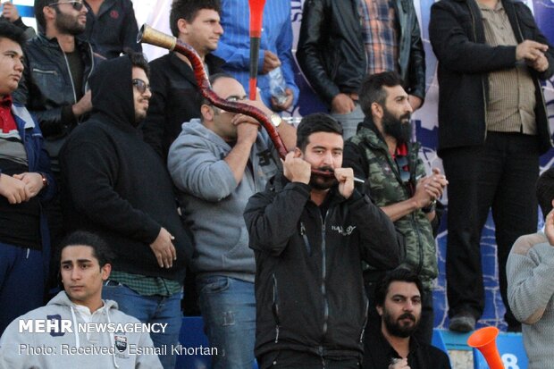 دیدار تیم های فوتبال گل گهر سیرجان و ماشین سازی تبریز