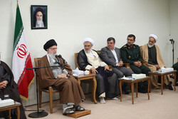 رہبر معظم سے صوبہ ہرمزگان میں شہداء کی یاد منانے والی کمیٹی کی ملاقات