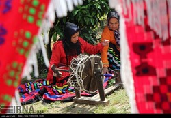 WCC experts visit weavers, workshops in Iranian village