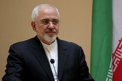 ظريف: الوقوف بوجه عقوبة الولايات المتحدة للشعب الإيراني واجب أخلاقي