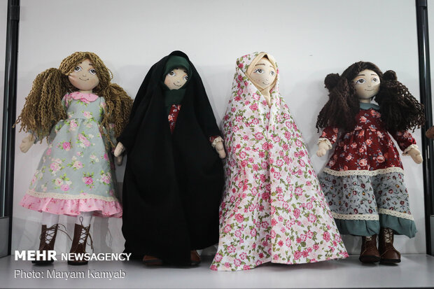 نگاهی به عروسک‌های سنتی ایرانی حاضر در جشنواره اسباب‌بازی