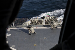 اشتباكات بين الفريق المرافق للسلاح البحري التابع للجيش الإيراني والقراصنة في خليج عدن