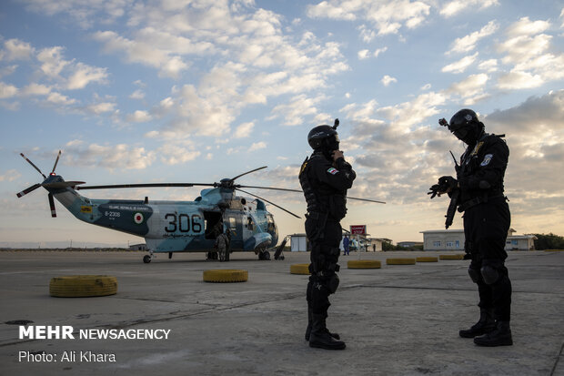 Army, IRGC commandos in action in trilateral naval drill