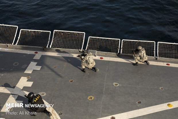 اعزام تکاوران نیروی دریایی ارتش و سپاه برای مقابله با دزدان دریایی