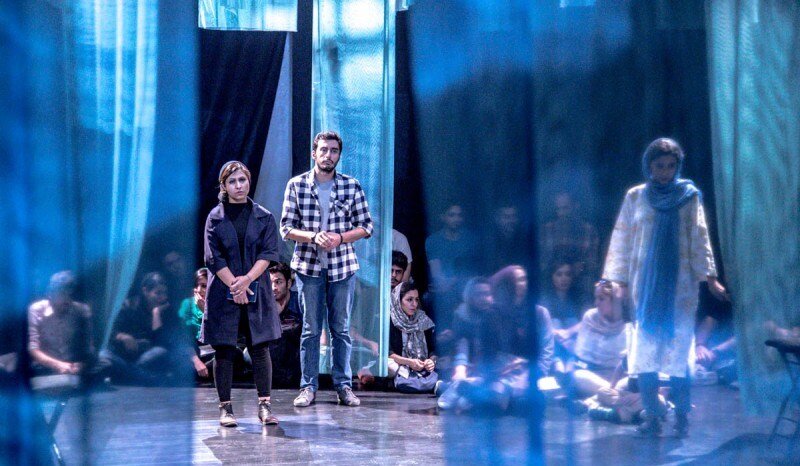 Cast members perform “The Vertical Flight of the Smoky Shearwater on the Cold and Temperate Waters of the Atlantic Ocean” Tehran’s Qashqai Hall on July 8, 2016. (Tiwall/Zia Safavian)