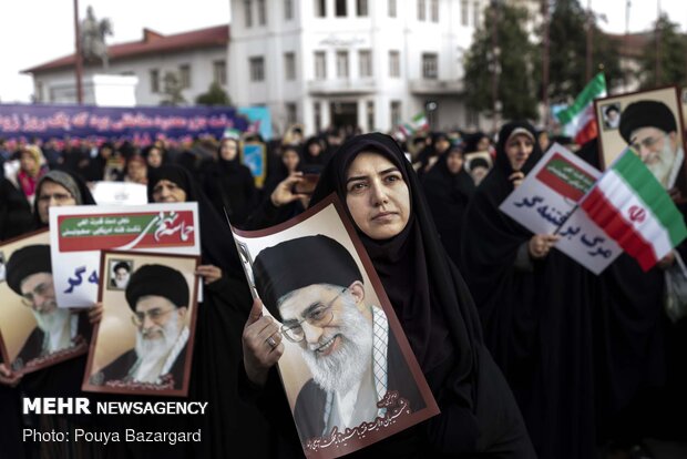 Iranians hold nationwide rallies to commemorate Dey 9 epic