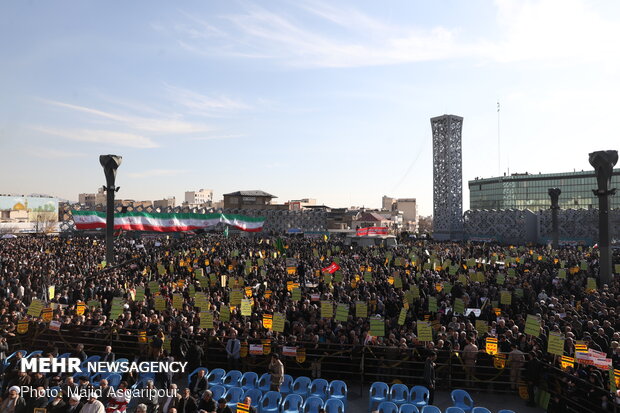 Tehraners hold rally to commemorate Dey 9 epic
