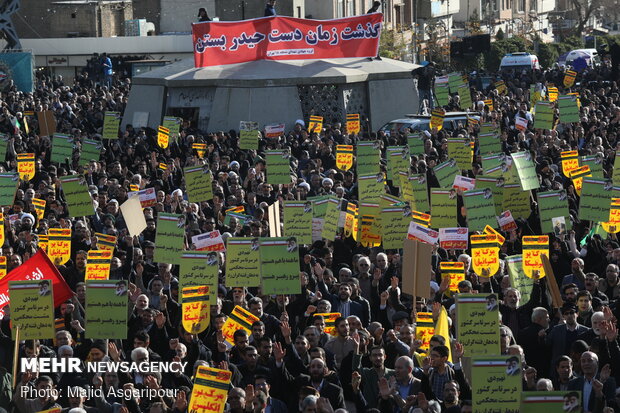 Tahran halkından 30 Aralık 2009 merasimine yoğun katılım